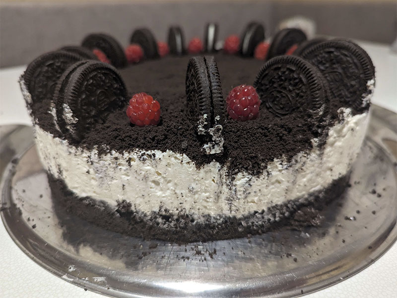 Oreo torta z malininim diskom premer 24